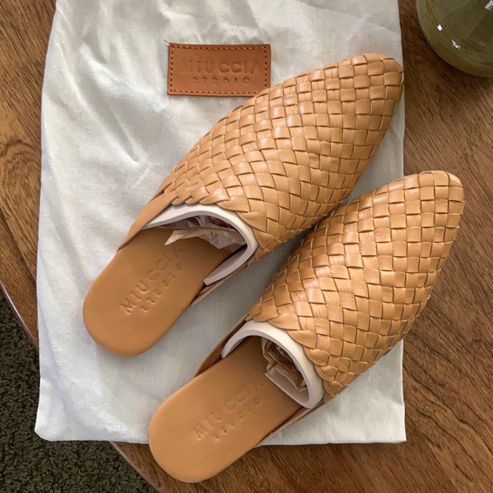 Mules Woven Leather Slip-On in Tan